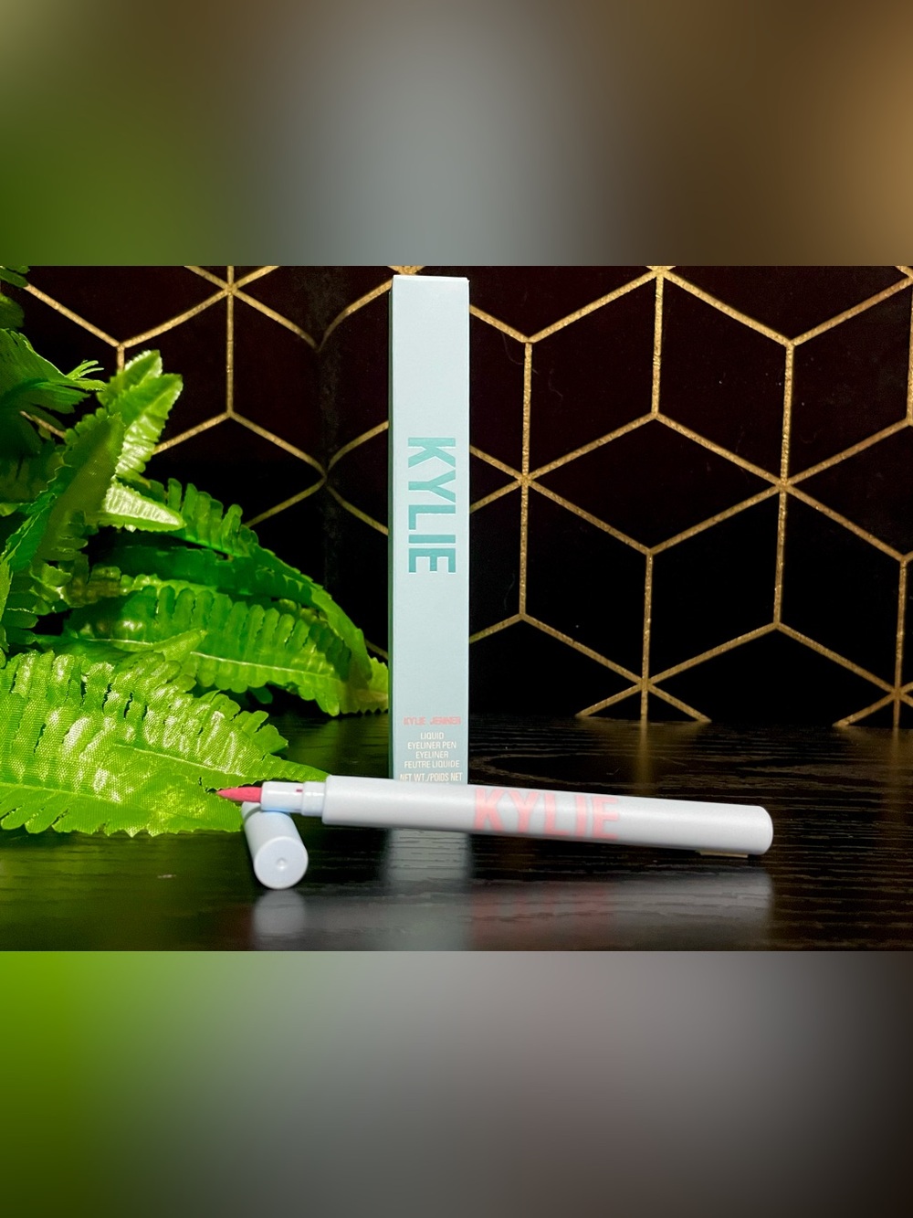 Kylie Cosmetics Liquid Eyeliner Pen in Shade 4 Ever Ting - LIMITED EDITION